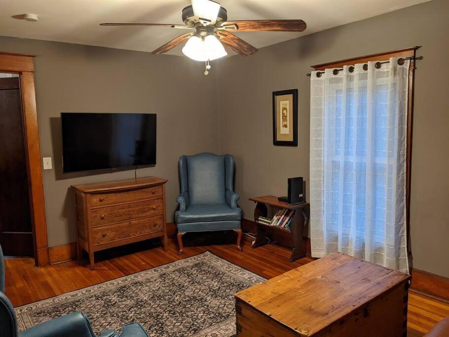 Large Bakery Apartment - Central Downtown Location Fredonia Exterior foto