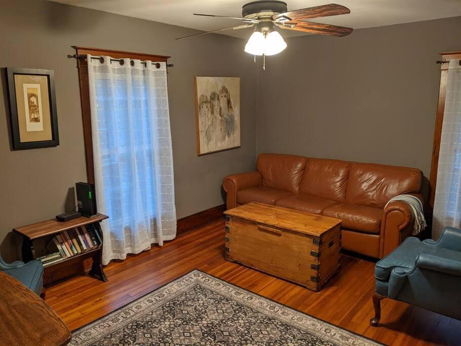 Large Bakery Apartment - Central Downtown Location Fredonia Exterior foto